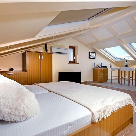 Guest House Golden Goose Rovinj Exterior photo