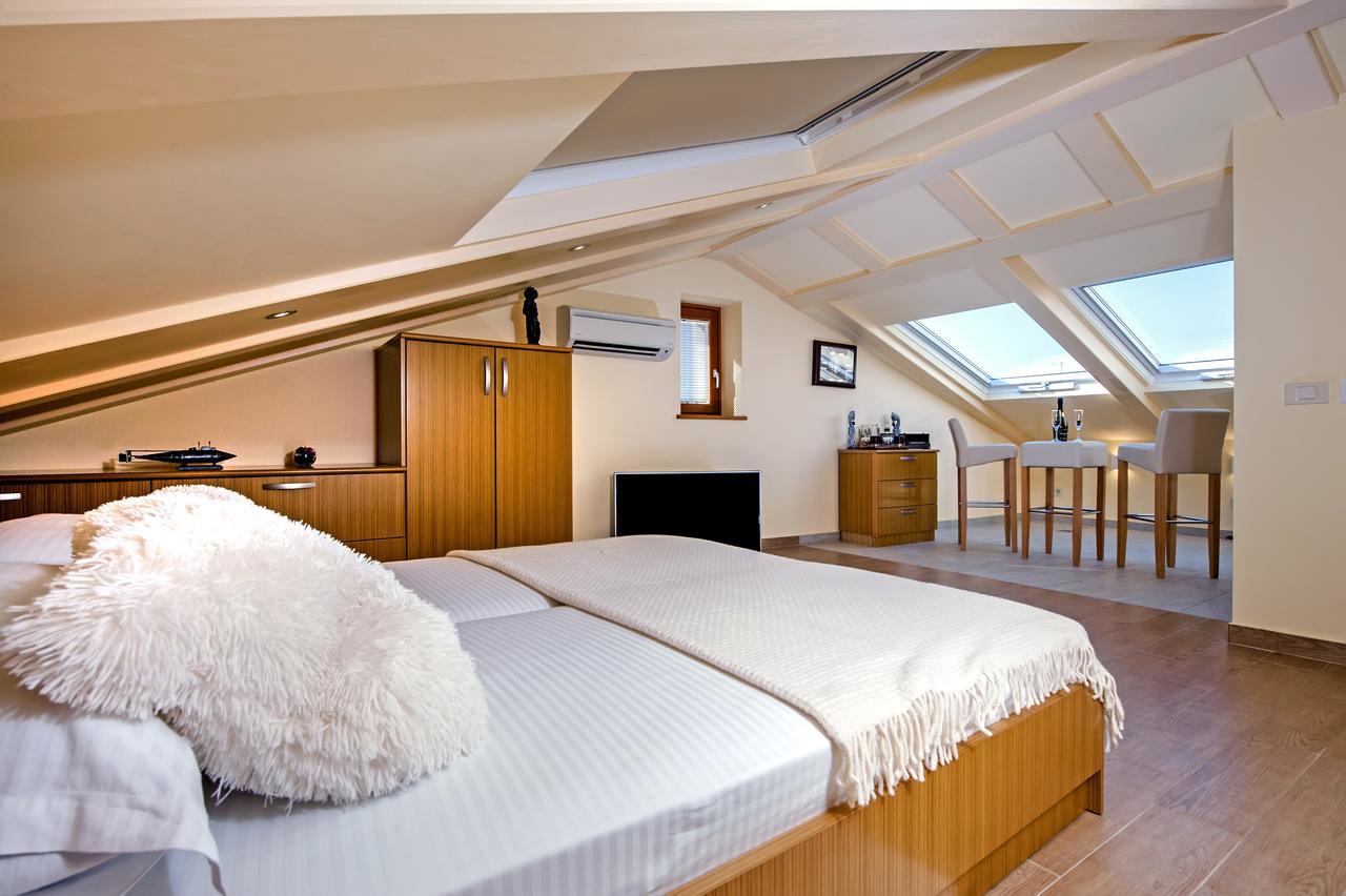 Guest House Golden Goose Rovinj Exterior photo