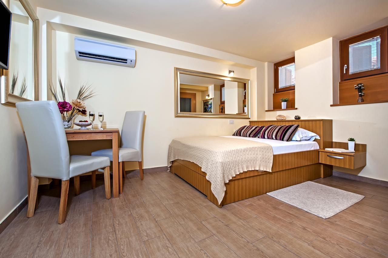 Guest House Golden Goose Rovinj Exterior photo