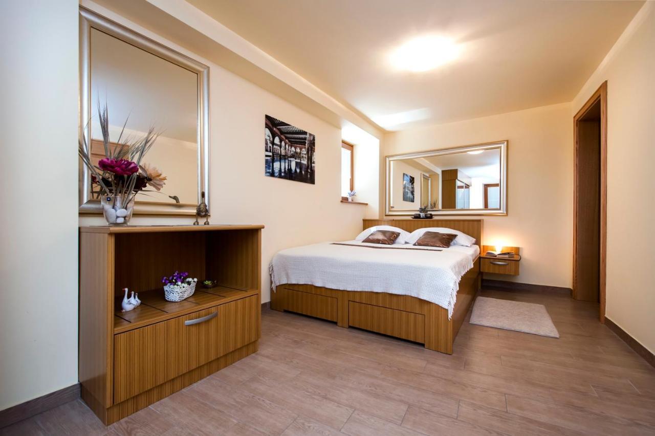 Guest House Golden Goose Rovinj Exterior photo