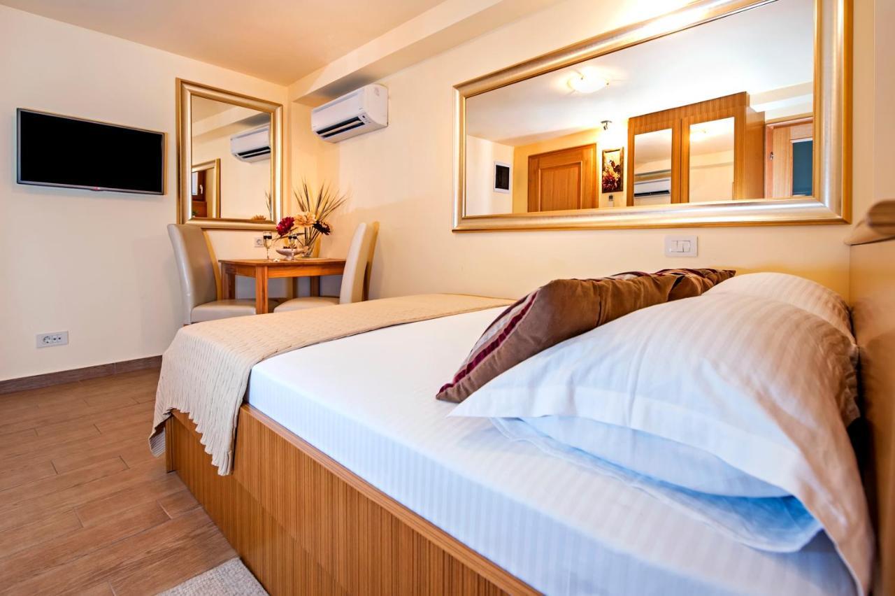 Guest House Golden Goose Rovinj Exterior photo