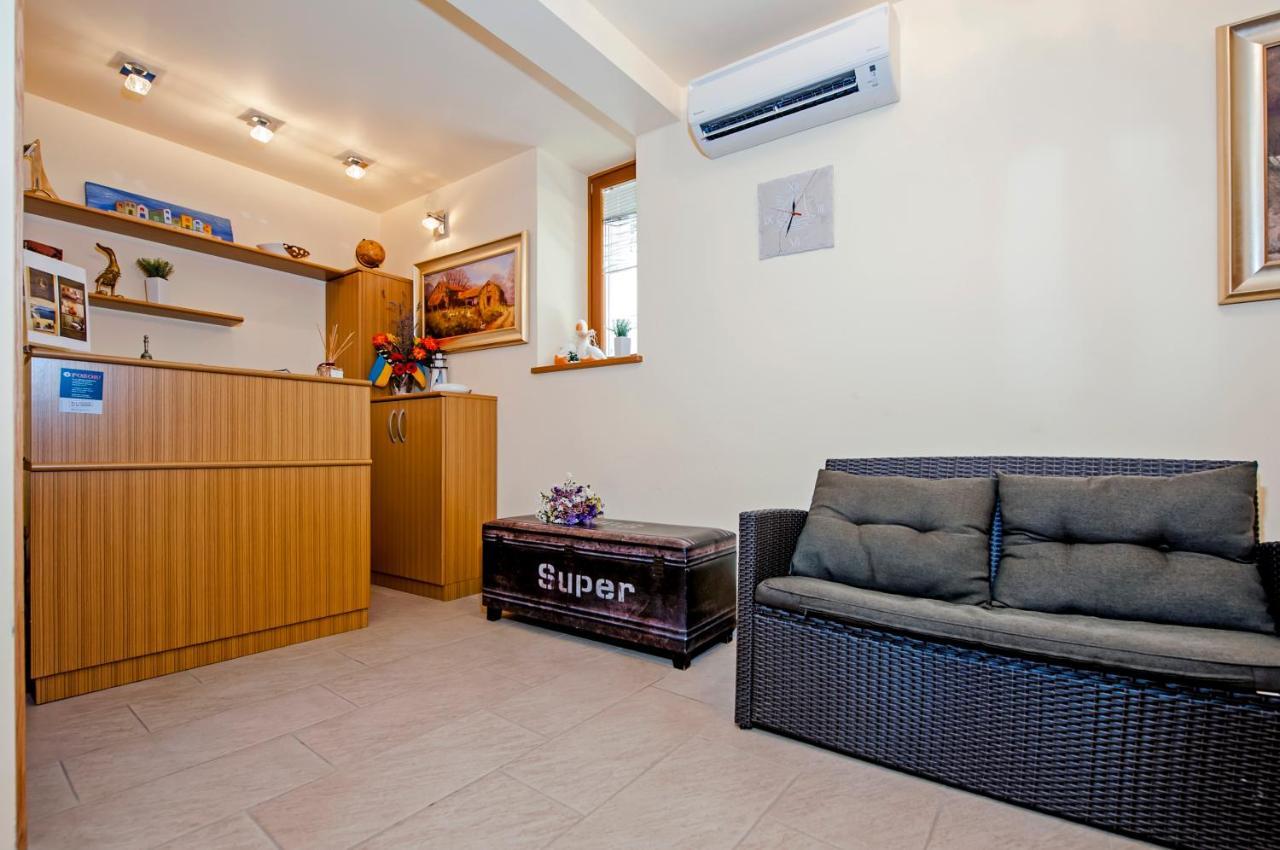 Guest House Golden Goose Rovinj Exterior photo